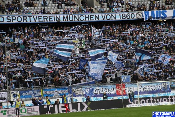 Der Zaunfahnenklau sol durch Löwenfans verhindert worden sein<br />    <button type=