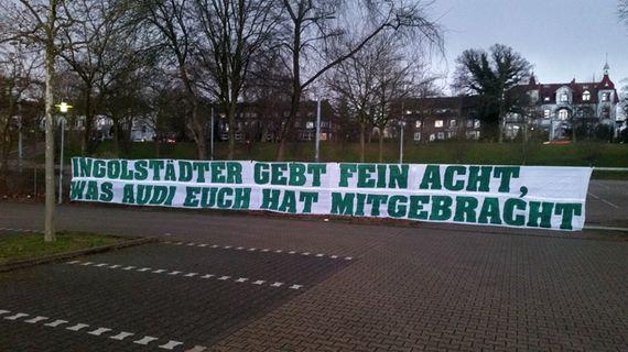 Dieses Spruchband durfte nicht im Stadion in Ingolstadt gezeigt werden<br />    <button type=