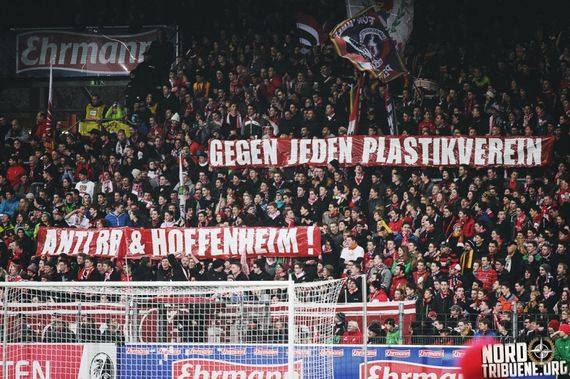 Freiburger Spruchband gegen Rasenballsport und Hoffenheim<br />    <button type=