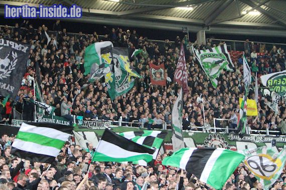 Mindestens 44 Hannover 96 Fans dürfen wegen Bereichbetretungsverboten nicht mehr zu Heimspielen<br />    <button type=
