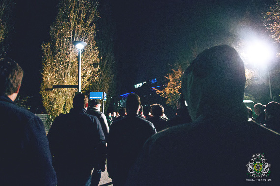 Mönchengladbacher Ultras auf dem Weg zur Arena auf Schalke<br />    <button type=