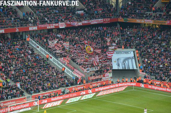 Die Gästefans konnten einen 1:0 Sieg feiern<br />    <button type=