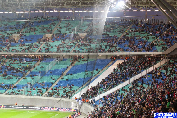 VfL Bochum Fans beim letzten Spiel in  Leipzig<br />Bild: Photomafia-Bochum.de”><figcaption>VfL Bochum Fans beim letzten Spiel in  Leipzig<br />Bild: Photomafia-Bochum.de</figcaption></figure>
                </div>
                
                <!-- YouTube (Meta-Feld) -->
                
            </div>
        </article>

                <script>
        (function() {
            var root = document.querySelector('.ff-single-news-gallery');
            if (!root) return;
            var slides = root.querySelectorAll('.ff-single-news-gallery-slide');
            var dots = root.querySelectorAll('.ff-single-news-gallery-dot');
            var prev = root.querySelector('.ff-single-news-gallery-prev');
            var next = root.querySelector('.ff-single-news-gallery-next');
            var n = slides.length;
            if (n < 2) return;
            var i = 0;
            function closeAllImgInfo() {
                root.querySelectorAll('.ff-fv-img-info-host.is-info-open').forEach(function(host) {
                    host.classList.remove('is-info-open');
                    var b = host.querySelector('.ff-fv-img-info-btn');
                    var p = host.querySelector('.ff-fv-img-info-panel');
                    if (b) b.setAttribute('aria-expanded', 'false');
                    if (p) p.setAttribute('aria-hidden', 'true');
                });
            }
            function show(idx) {
                closeAllImgInfo();
                i = ((idx % n) + n) % n;
                for (var s = 0; s < n; s++) {
                    if (s === i) slides[s].removeAttribute('hidden'); else slides[s].setAttribute('hidden', '');
                }
                for (var s = 0; s < dots.length; s++) {
                    dots[s].classList.toggle('is-active', s === i);
                    dots[s].setAttribute('aria-selected', s === i ? 'true' : 'false');
                }
            }
            if (prev) prev.addEventListener('click', function() { show(i - 1); });
            if (next) next.addEventListener('click', function() { show(i + 1); });
            for (var d = 0; d < dots.length; d++) {
                (function(di) { dots[di].addEventListener('click', function() { show(di); }); })(d);
            }
        })();
        </script>
        
        <!-- Kommentare -->
                <section class=