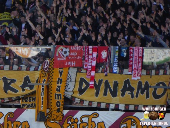 Die Ultras Dynamo präsentierten geklaute Cottbus Fanartikel<br />    <button type=