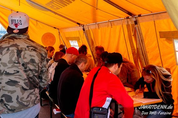 Die Fanaktion im Kampf gegen den Blutkrebs<br />    <button type=