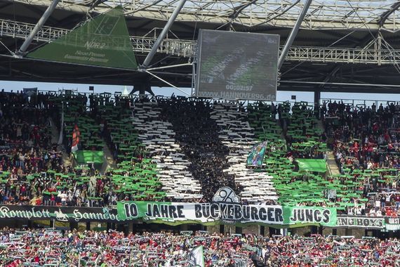 Die Choreografie der Hannover 96 Fans<br />    <button type=