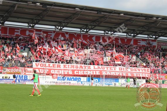 Die HFC-Fankurve beim Heimspiel gegen Chemnitz<br />    <button type=