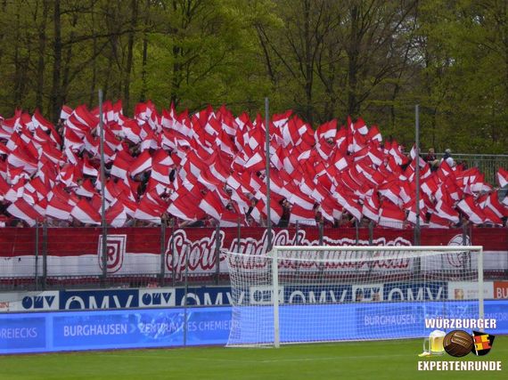 Die Kurvenshow der Gästefans<br />    <button type=