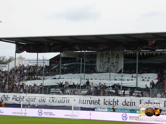 Weitere Aktion der Burghausen Fans<br />    <button type=