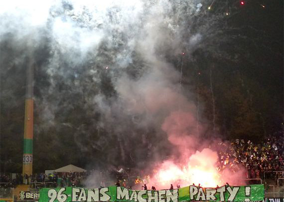 Pyroshow von Hannover 96 Fans in Darmstadt<br />    <button type=