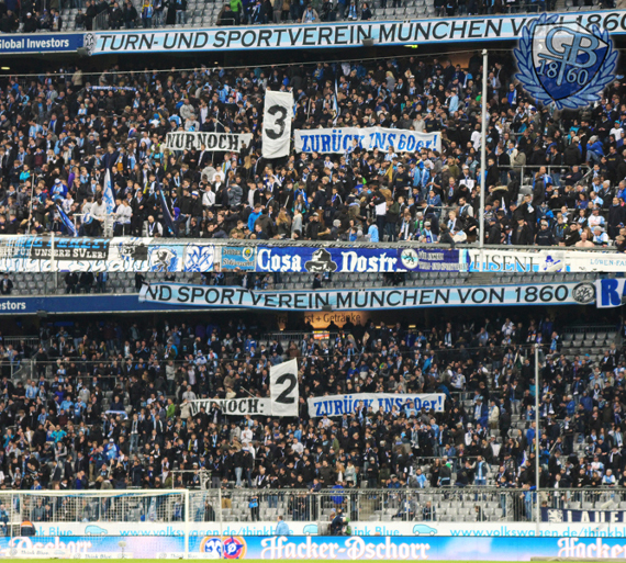 Seit Saisonbeginn zählen die Löwenfans die verbleibenden Spiele in der Arena in Fröttmaning<br />    <button type=