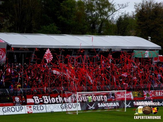 Das Intro im B-Block Würzburg<br />    <button type=