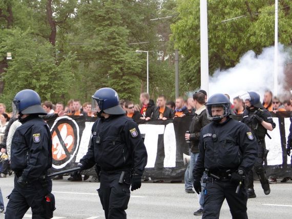 Stand jetzt dürfen Eintracht Fans am Wochenende doch in die Darmstädter Innenstadt<br />    <button type=
