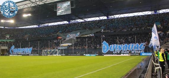 Die Choreografie der Duisburger Fans.<br />    <button type=