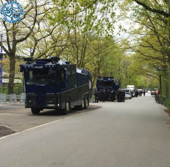 Am Bahnhof Schlenk soll der Wasserwerfer gegen Fortuna Fans eingesetzt.<br />    <button type=