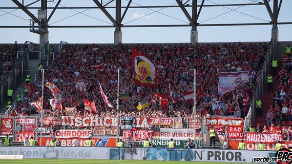 Die FC Bayern Fans konnten nach dem Spiel die Meisterschaft feiern.<br />    <button type=
