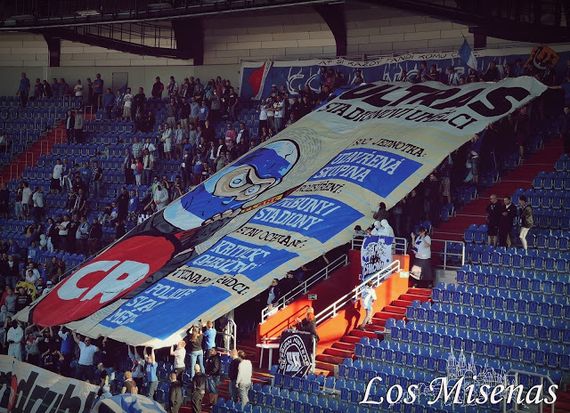 So sah die Blockfahne auf, bevor sie Feuer fing.<br />Bild: losmisenas-groundhopping.blogspot.de“><figcaption>So sah die Blockfahne auf, bevor sie Feuer fing.<br />Bild: losmisenas-groundhopping.blogspot.de</figcaption></figure>
            </div>

                    </article>

                <section class=