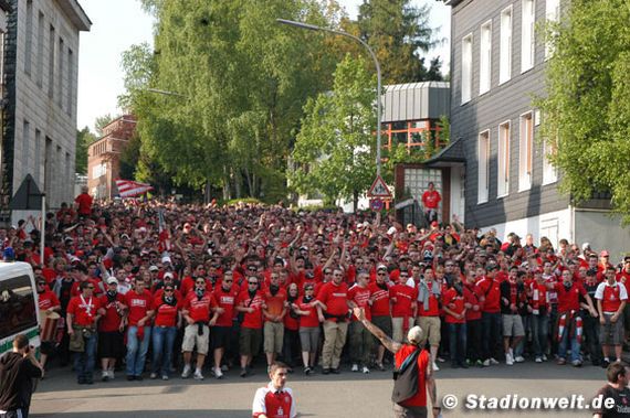 Die Fortuna Fans reisen wieder in Rot zum Auswärtsspiel<br />    <button type=