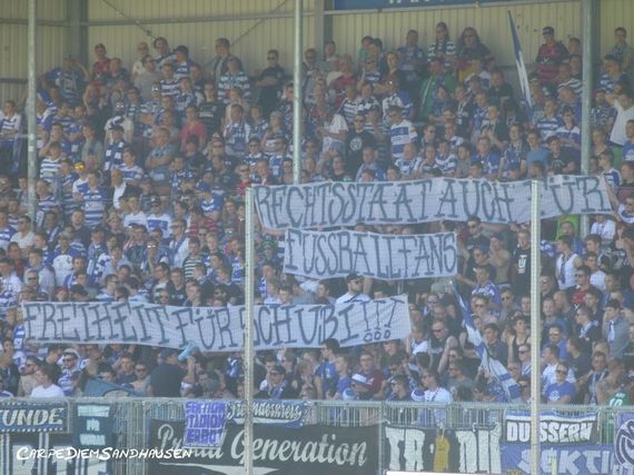 Die Kohorte Ultras vom MSV Duisburg solidarisierten sich am Sonntag auch mit Schubi.<br />    <button type=