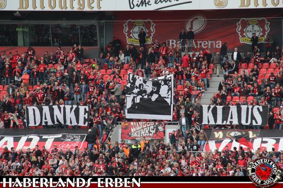 Abschied von Stadionsprecher Klaus Schenkmann nach 15 Jahren<br />    <button type=