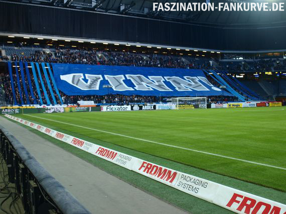Blockfahne der Gästefans.<br />    <button type=