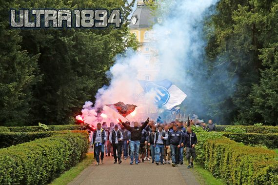 Der Fanmarsch vom Schlossplatz zum Stadion<br />    <button type=
