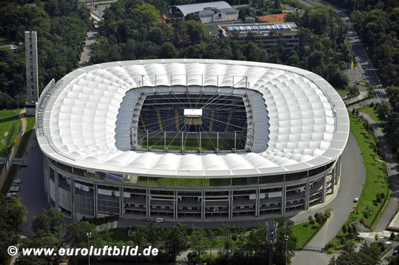 Hier gibt es am Montag ein Public Viewing für 15.000 SGE Fans<br />    <button type=