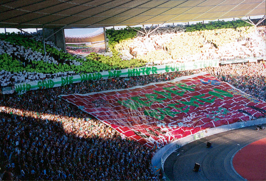 Werder Bremen Fans beim Pokalfinale 2004. <br />    <button type=