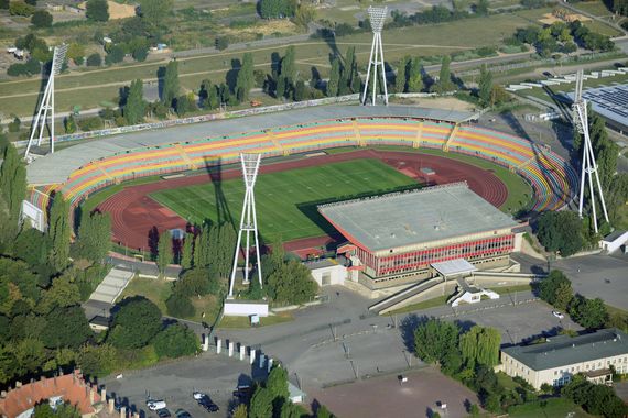 Die Babelsberg Fans wollen sich vor den Stadiontoren platzieren.<br />    <button type=