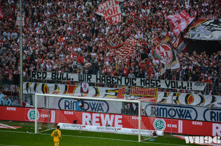 Spruchband der Wilden Horde gegen Red Bull<br />    <button type=