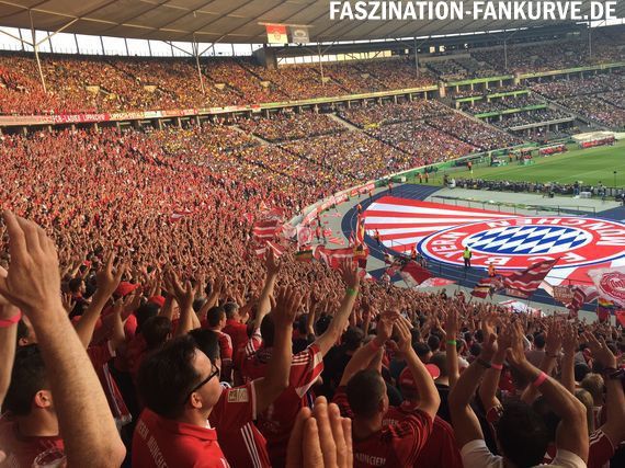 Stimmung bei den FC Bayern Fans.<br />    <button type=