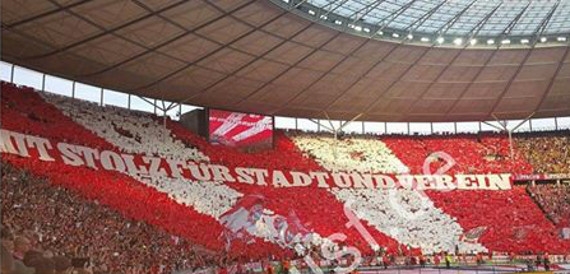 Die Choreografie der FC Bayern Fans.<br />    <button type=