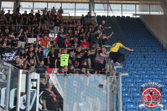 HFC-Fans sollen in Rostock einen Böller gezündet haben<br />    <button type=