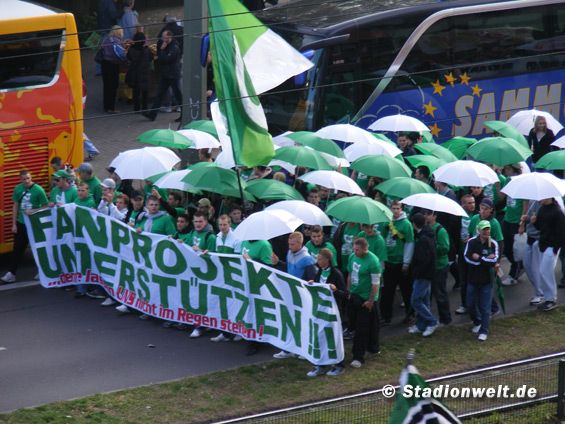 Schon auf der Fandemo 2010 in Berlin forderten Fans mehr Unterstützung für die Fanprojekte<br />    <button type=