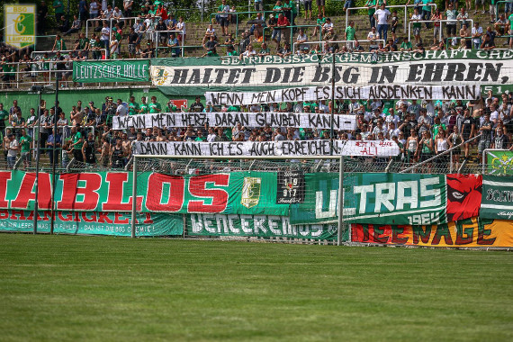 Die Chemie Leipzig Fans beim letzten Heimspiel.<br />    <button type=