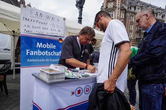 Heino Hassler an der deutschen Fanbotschaft in Lille. Bild: Ingo Thiel/fanguide-em2016.de