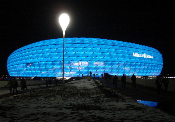 Erstrahlt die Arena in München Fröttmaning bald nicht mehr in blau? Bild: damian.arpagaus@bluewin.ch