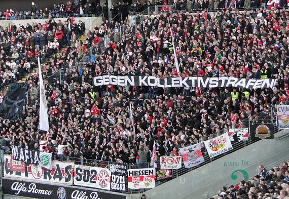 Mafia DFB Plakat des Commando Cannstatt in Frankfurt<br />Bild: Eintracht-Online.net”><figcaption>Mafia DFB Plakat des Commando Cannstatt in Frankfurt<br />Bild: Eintracht-Online.net</figcaption></figure>
<figure><img decoding=