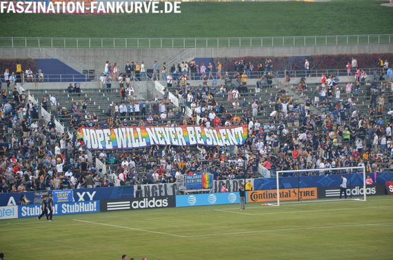 Das Spruchband der Angel City Brigade.<br />Bild: Faszination Fankurve“><figcaption>Das Spruchband der Angel City Brigade.<br />Bild: Faszination Fankurve</figcaption></figure>
<figure><img decoding=