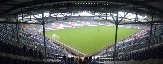 Das Stadion in Heerenveen behält seinen Namen.<br />Bild: www.sv-online.info“><figcaption>Das Stadion in Heerenveen behält seinen Namen.<br />Bild: www.sv-online.info</figcaption></figure>
            </div>

                    </article>

                <section class=