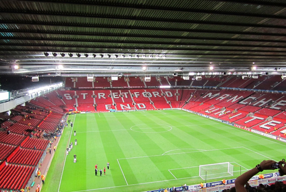 Das Old Trafford in Manchester könnte Stehplätze bekommen.<br />Bild: Bastian Trojahn“><figcaption>Das Old Trafford in Manchester könnte Stehplätze bekommen.<br />Bild: Bastian Trojahn</figcaption></figure>
            </div>

                    </article>

                <section class=