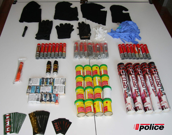 Diese Pyrotechnik stellten die Polizisten bei den FCSG Fans sicher<br />Bild: Kantonspolizei Wallis“><figcaption>Diese Pyrotechnik stellten die Polizisten bei den FCSG Fans sicher<br />Bild: Kantonspolizei Wallis</figcaption></figure>
            </div>

                    </article>

                <section class=