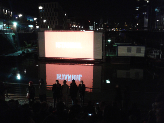 Istanbul United 2014 bei der Premiere im Sommerkino in Köln.<br />Bild: Faszination Fankurve“><figcaption>Istanbul United 2014 bei der Premiere im Sommerkino in Köln.<br />Bild: Faszination Fankurve</figcaption></figure>
            </div>

                    </article>

                <section class=