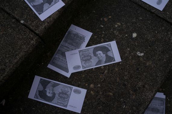 Solche Geldscheine wurden vor den Eingängen verteilt.<br />Bild: SC Mülltonn”><figcaption>Solche Geldscheine wurden vor den Eingängen verteilt.<br />Bild: SC Mülltonn</figcaption></figure>
<figure><img decoding=