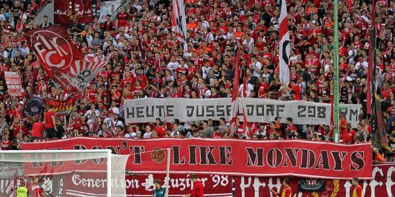 Proteste der FCK-Fans am Montag beim Spiel auf dem Betzenberg gegen Düsseldorf. Bild: www.der-betze-brennt.de