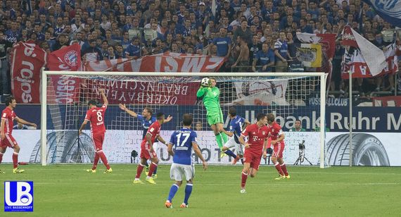 Geklaute Materialien in der Nordkurve. Bild: Sport Picture UB