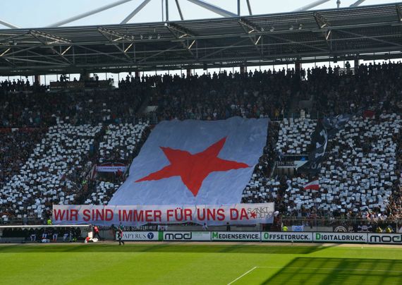 Choreografie auf der Gegengerade am Millerntor.<br />Bild: tor.repage.de”><figcaption>Choreografie auf der Gegengerade am Millerntor.<br />Bild: tor.repage.de</figcaption></figure>
<figure><img decoding=