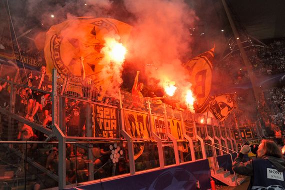 Auch Borussia Dortmund muss mit einer Strafe rechnen.<br />Bild: legionisci.com“><figcaption>Auch Borussia Dortmund muss mit einer Strafe rechnen.<br />Bild: legionisci.com</figcaption></figure>
            </div>

                    </article>

                <section class=