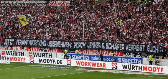 Spruchband des Commando Cannstatt.<br />Bild: Cannstatter-Kurve.de”><figcaption>Spruchband des Commando Cannstatt.<br />Bild: Cannstatter-Kurve.de</figcaption></figure>
<figure><img decoding=