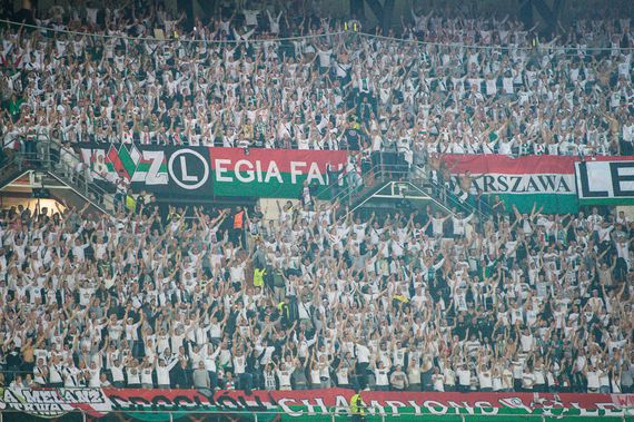 Die circa 3.500 Gästefans sorgten im Stadion für Stimmung.<br />Bild: legionisci.com“><figcaption>Die circa 3.500 Gästefans sorgten im Stadion für Stimmung.<br />Bild: legionisci.com</figcaption></figure>
            </div>

                    </article>

                <section class=